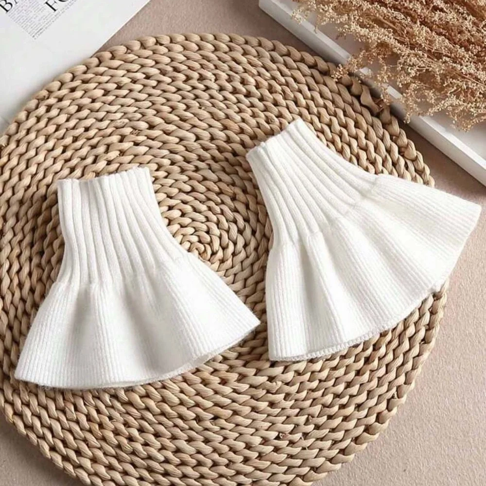 🎀 Knit Ruffle Cuffs 🎀 - Picture 2 of 3